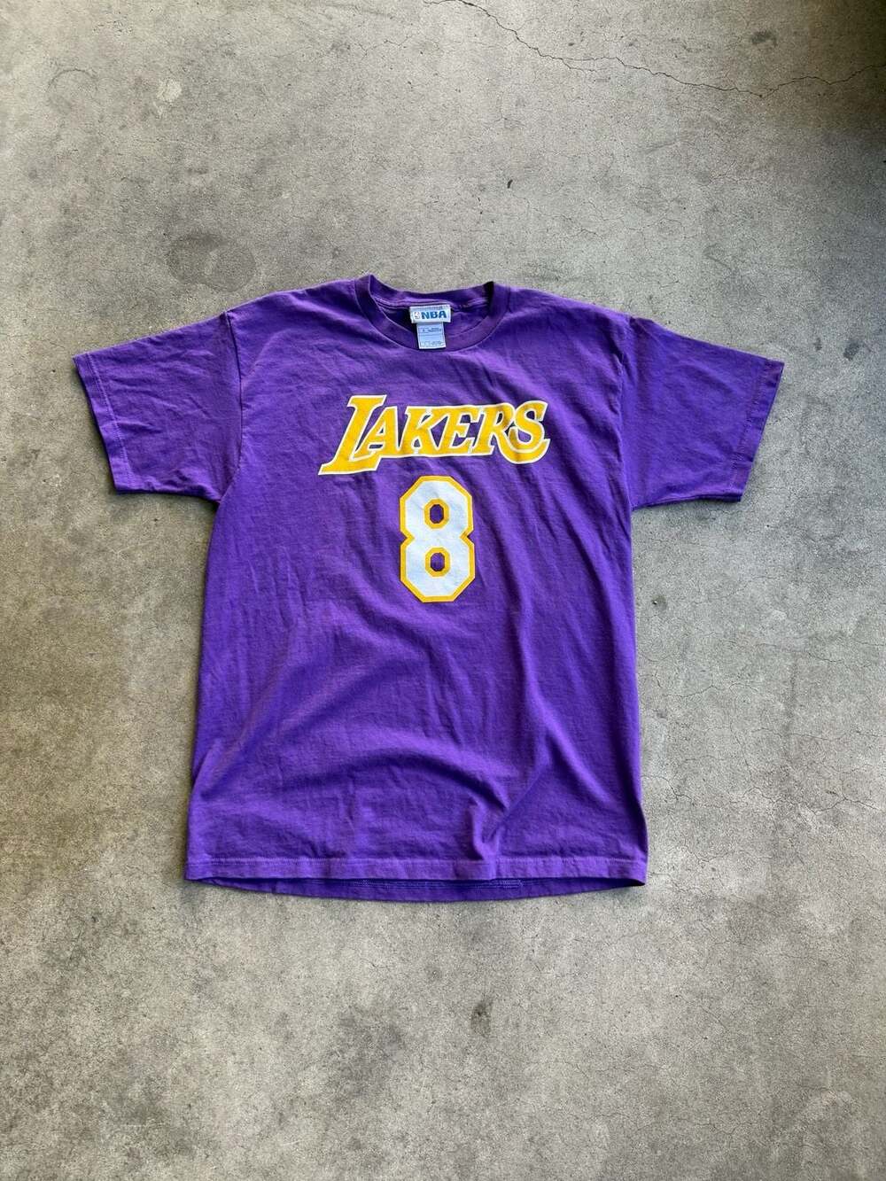 Vintage NBA Los Angeles Lakers Kobe Bryant 8 T-Shirt Size Large